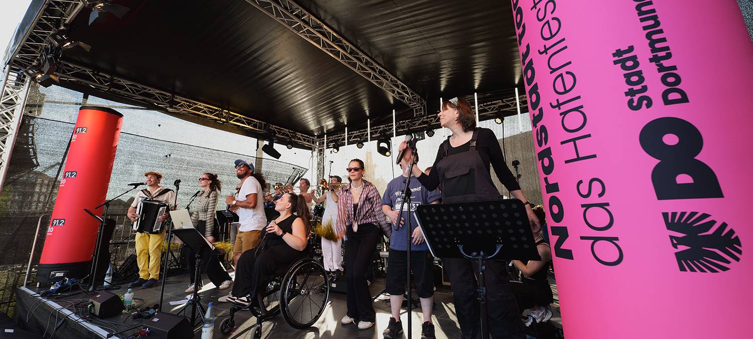 Tanzorchester Schmidt bei Nordstadt together – das Hafenfest Colin A. Bauer