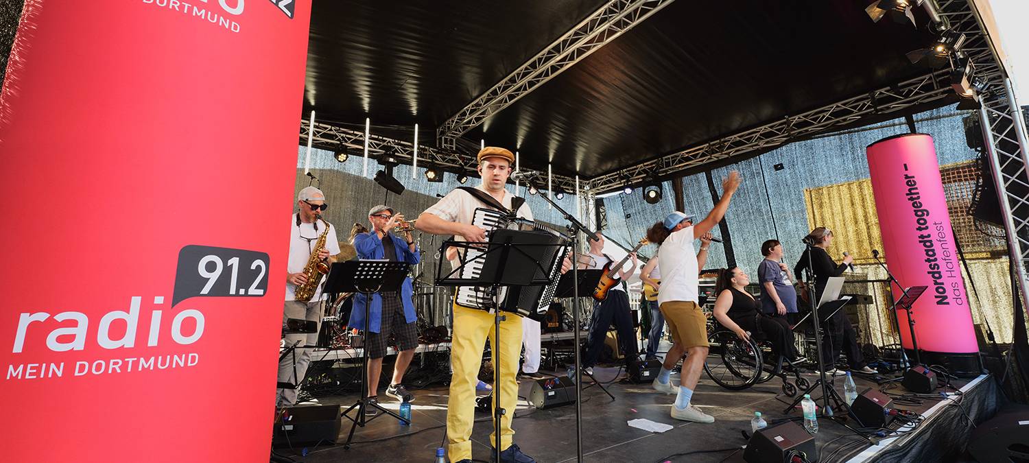 Tanzorchester Schmidt bei Nordstadt together – das Hafenfest Colin A. Bauer