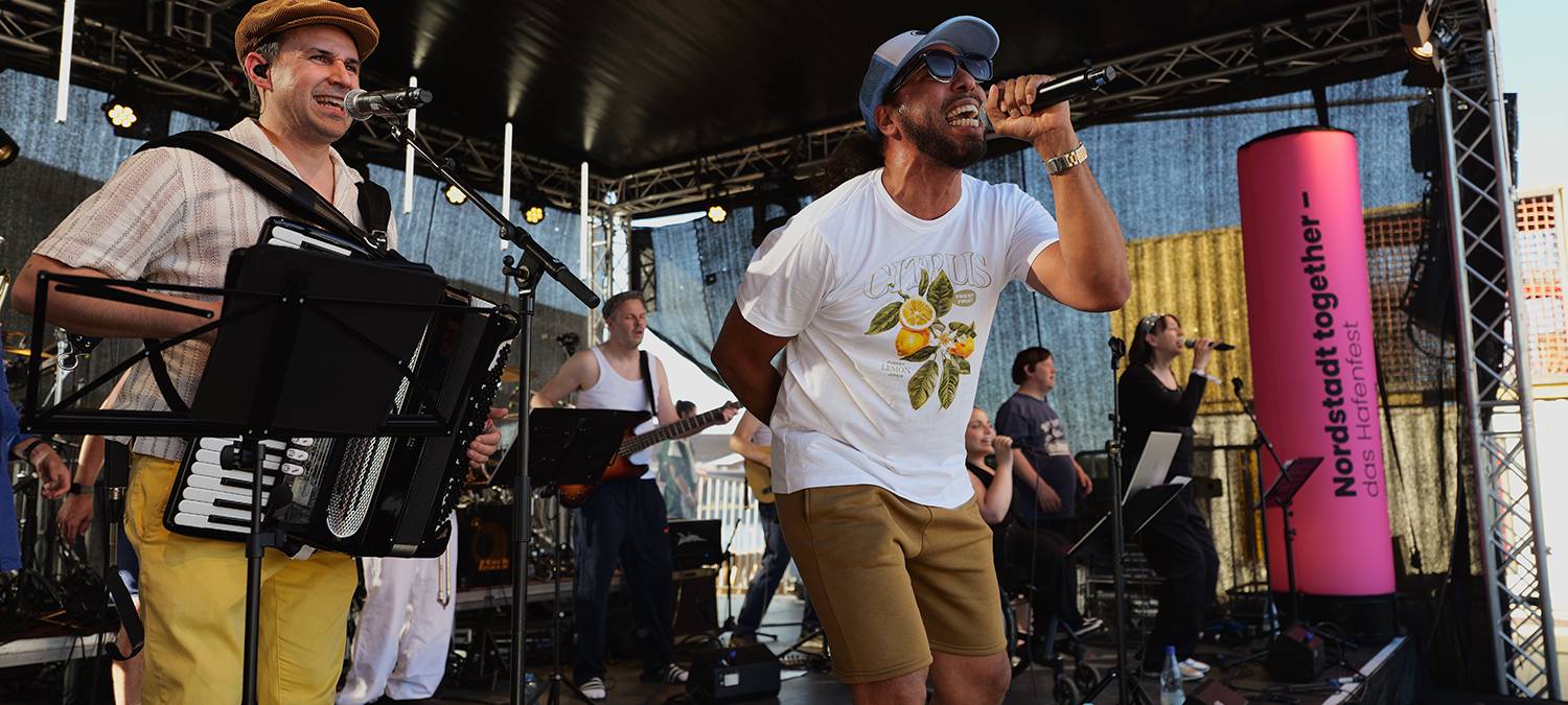 Tanzorchester Schmidt bei Nordstadt together – das Hafenfest Colin A. Bauer